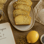 sirop d agave ou sucre sur table avec cake