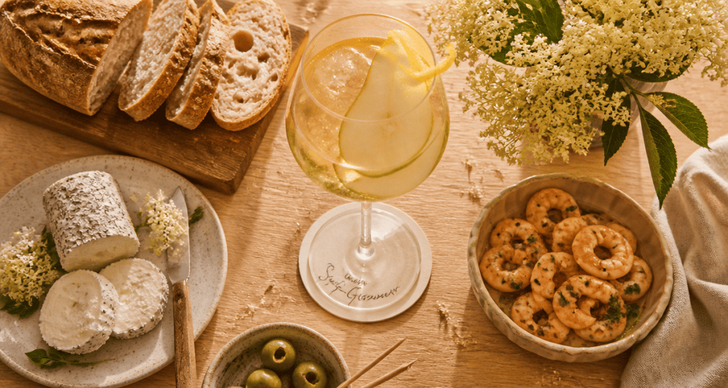 aperol st germain spritz apéritif table